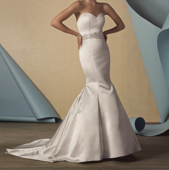 Alfred Angelo 2434 wedding gown - Picture 4 of 4